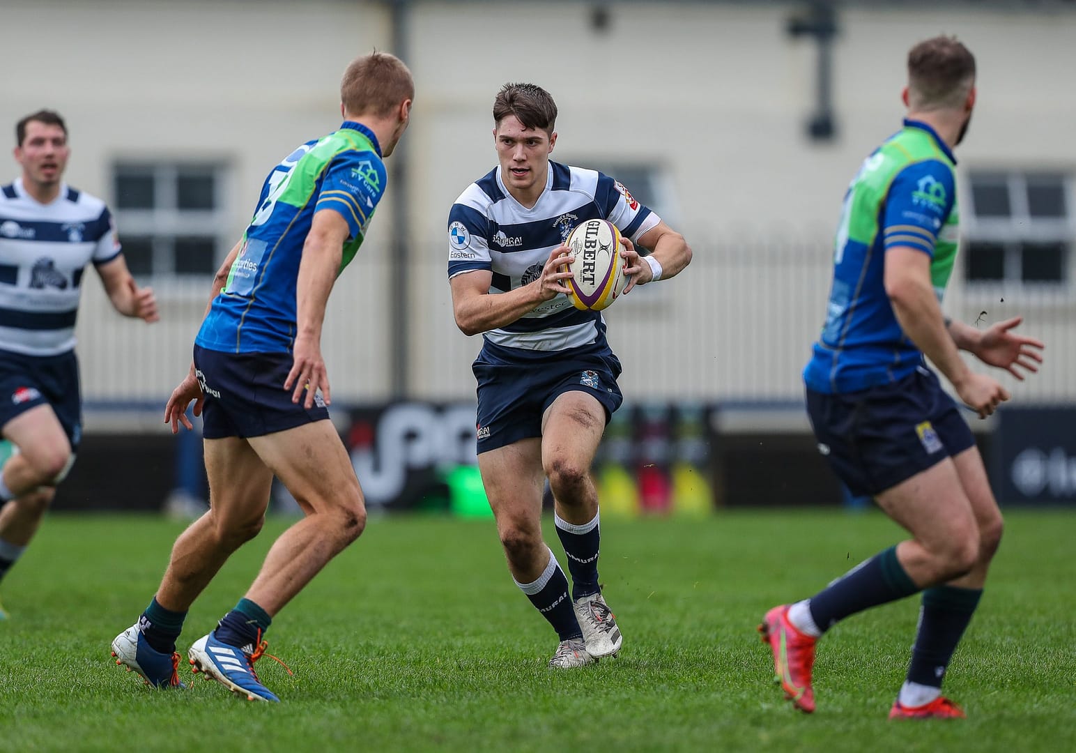 Heriots Ben Evans  looks for a gap in the Boroughmuir defence. FOSROC Super 6 match between Heriot's Rugby and Boroughmuir Bears at Goldenacre, Edinburgh on 09/10/2021. 

(Photo: 39 Design Photography)