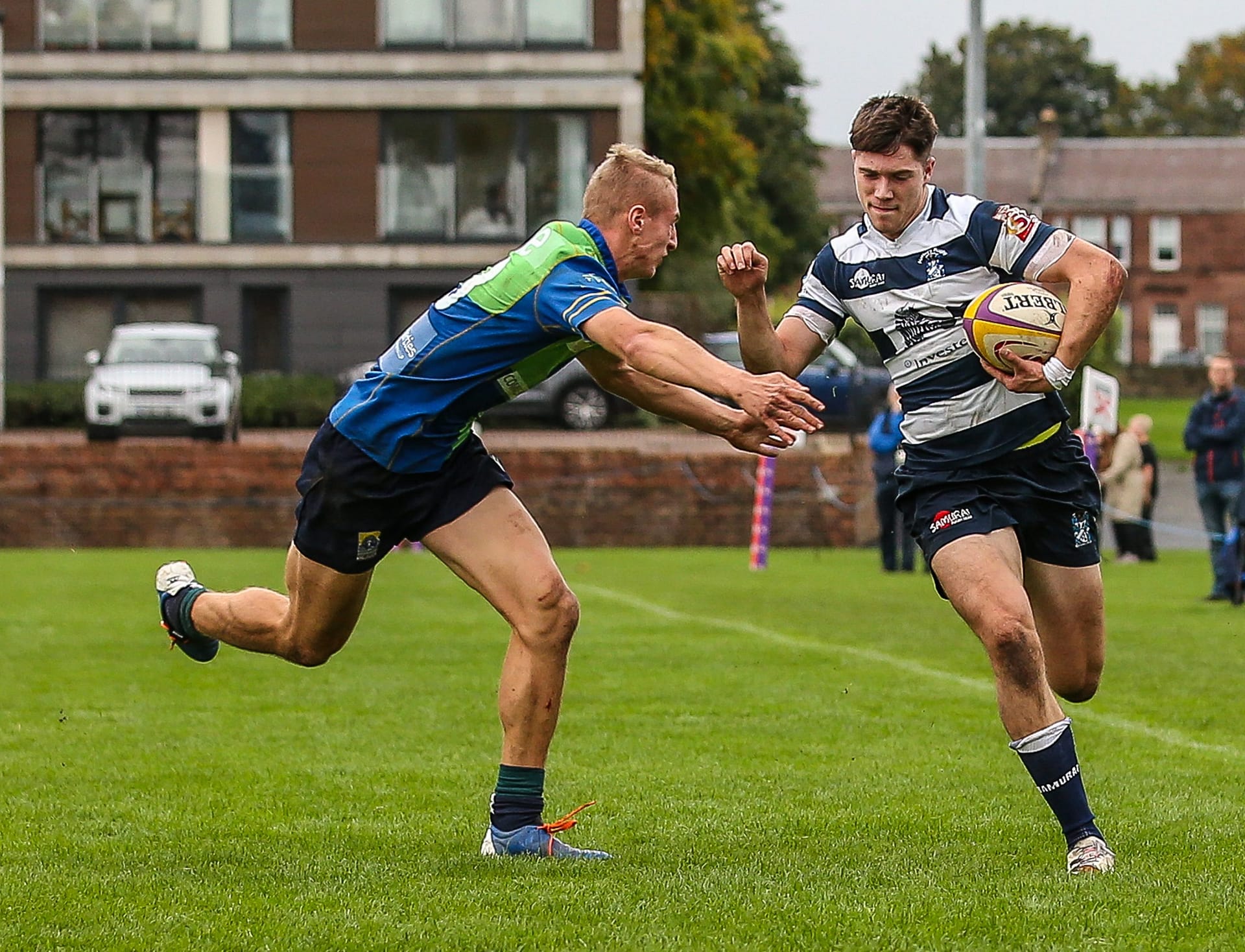 Heriots Ben Evans drives towards the line as Boroughmuirs Duncan Munn tries to make the tackle.FOSROC Super 6 match between Heriot's Rugby and Boroughmuir Bears at Goldenacre, Edinburgh on 09/10/2021. (Photo: 39 Design Photography)