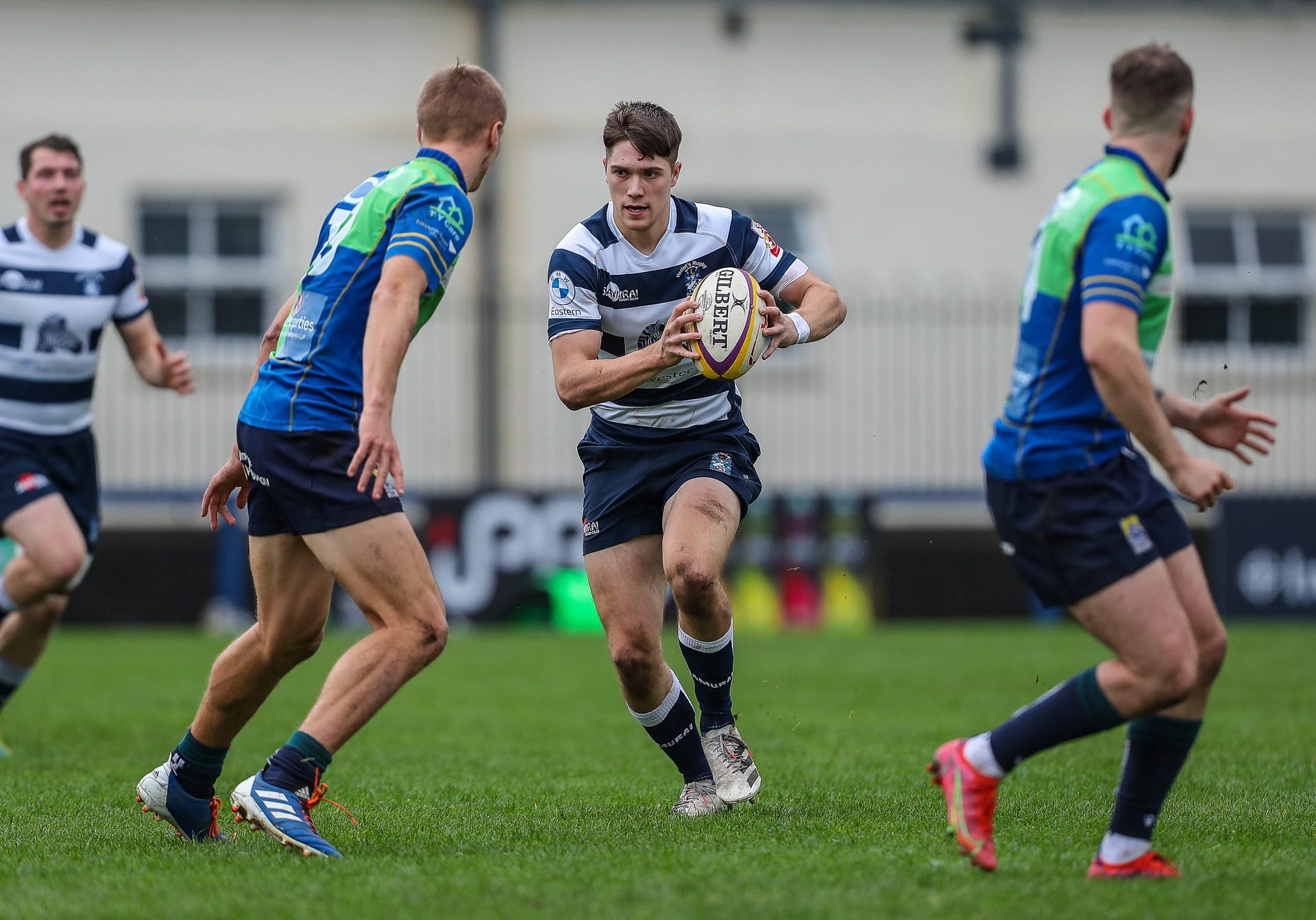 Heriots Ben Evans  looks for a gap in the Boroughmuir defence. FOSROC Super 6 match between Heriot's Rugby and Boroughmuir Bears at Goldenacre, Edinburgh on 09/10/2021. (Photo: 39 Design Photography)